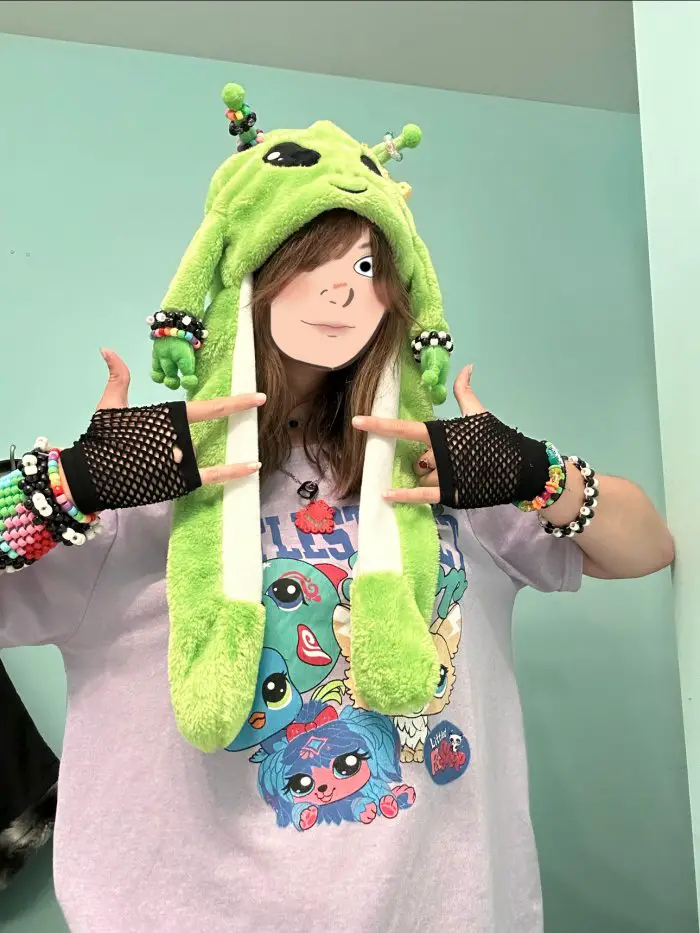Look at my silly lil alien hat >:) | Other Discussions | Kandi Patterns